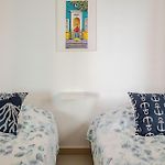 Paraíso Costero Apartamento de Lujo con Vista Directa al Mar