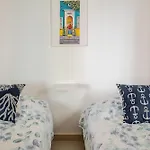 Paraíso Costero Apartamento de Lujo con Vista Directa al Mar